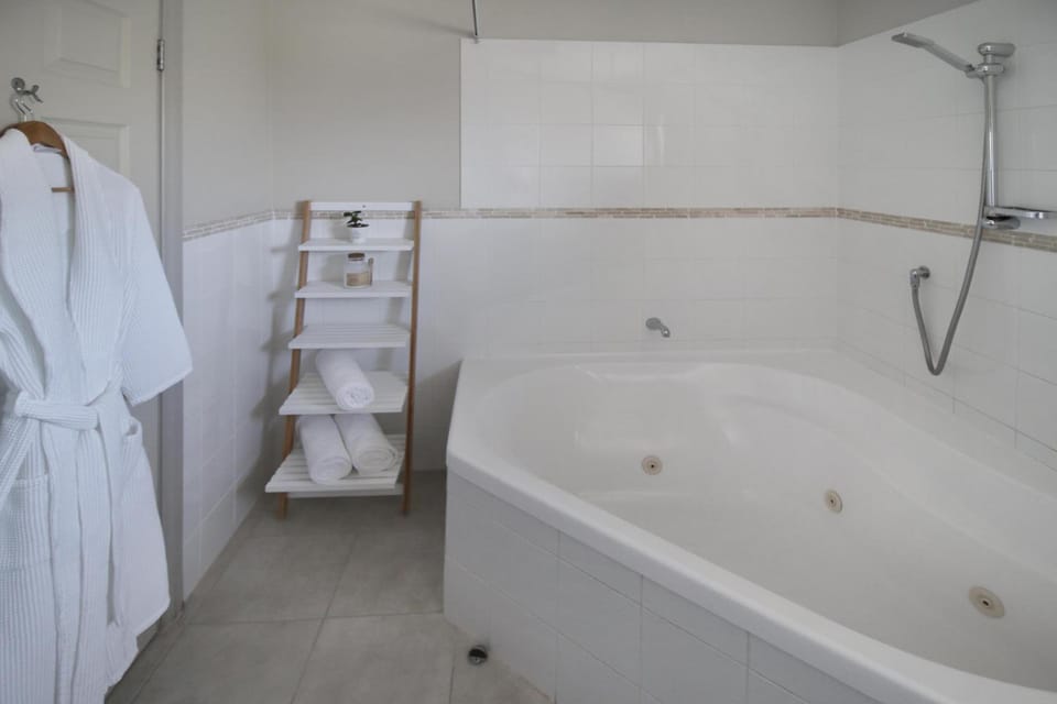 Whangaparaoa Lodge Hotel in Auckland Region