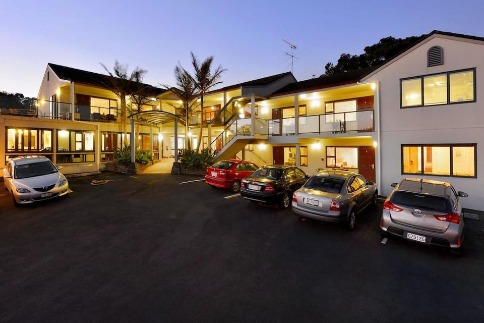 Whangaparaoa Lodge Hotel in Auckland Region