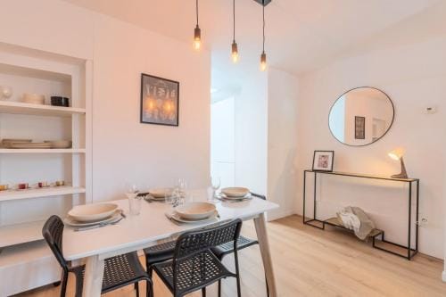 2 BR house w/ terrace, near train stations & metro Hotel in Lille