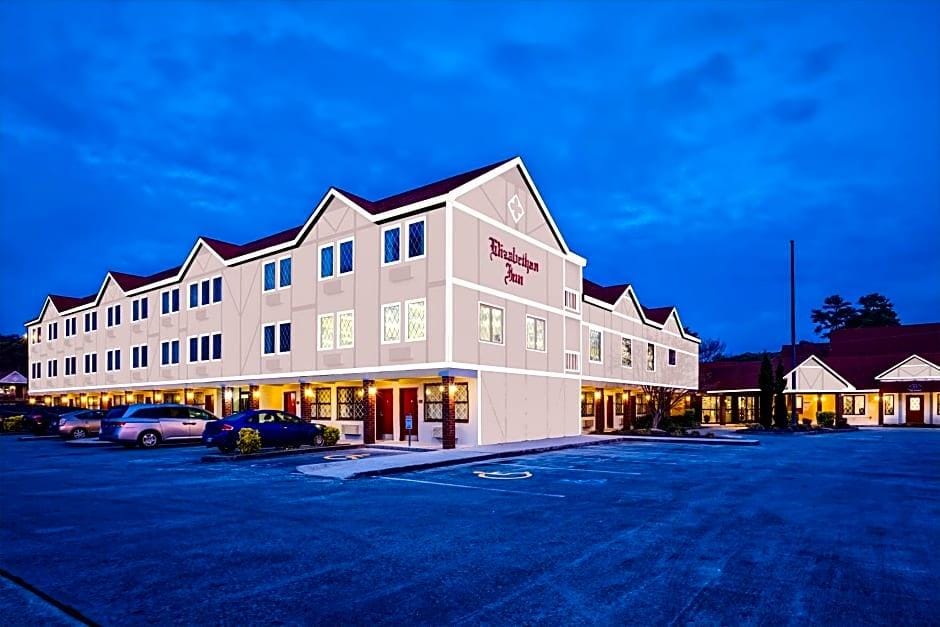 Elizabethan Inn Hotel in Manteo