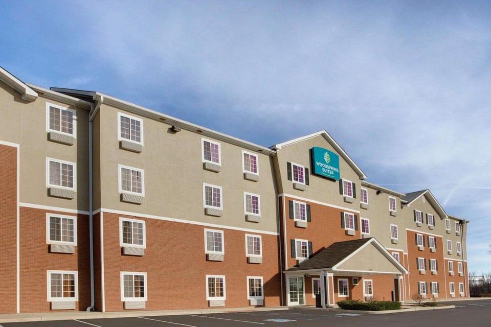 WoodSpring Suites Fort Wayne Hotel in Fort Wayne