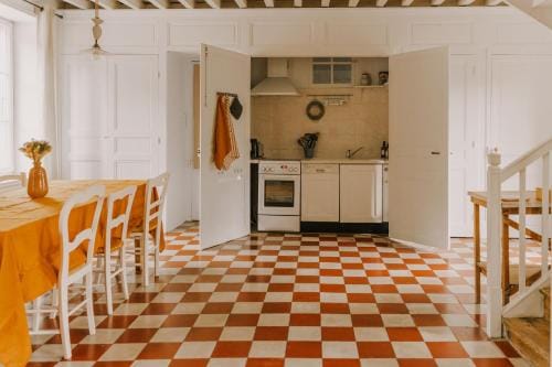 Maison d'hotes et gite de charme avec piscine, La Lhuiseraie Hotel in Auvergne-Rhône-Alpes