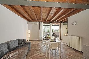 Garofano P1/9 by Wonderful Italy Hotel in Desenzano del Garda