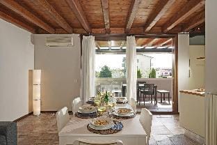 Garofano P1/9 by Wonderful Italy Hotel in Desenzano del Garda