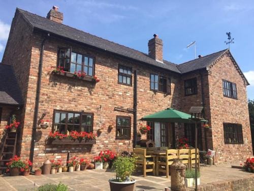 Bumbleberry Cottage Hotel in Wales