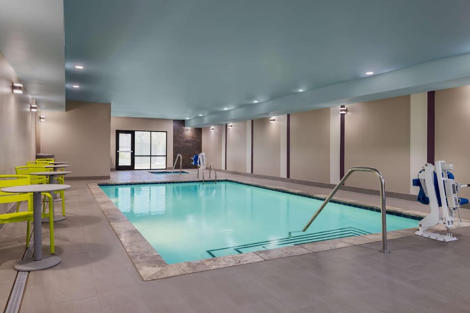 Swimming pool