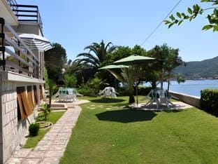 Apartments MaXhit Hotel in Kotor Municipality