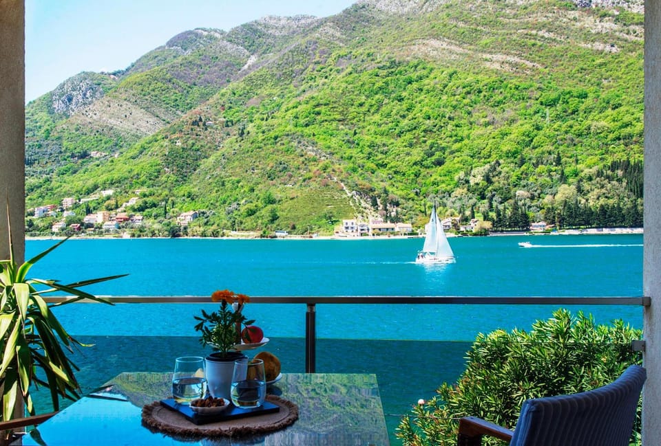 Apartments MaXhit Hotel in Kotor Municipality