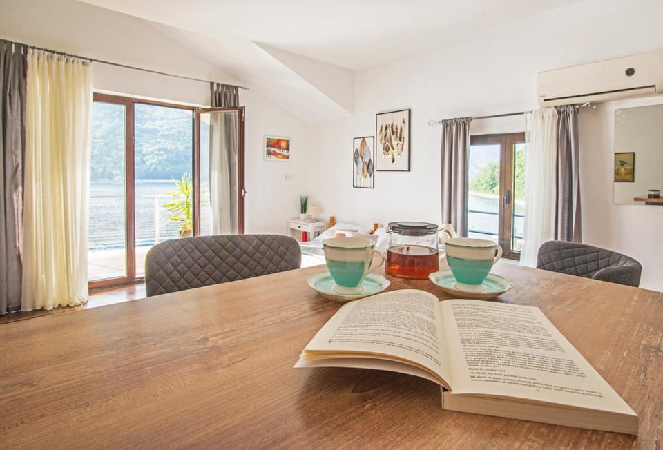 Apartments MaXhit Hotel in Kotor Municipality