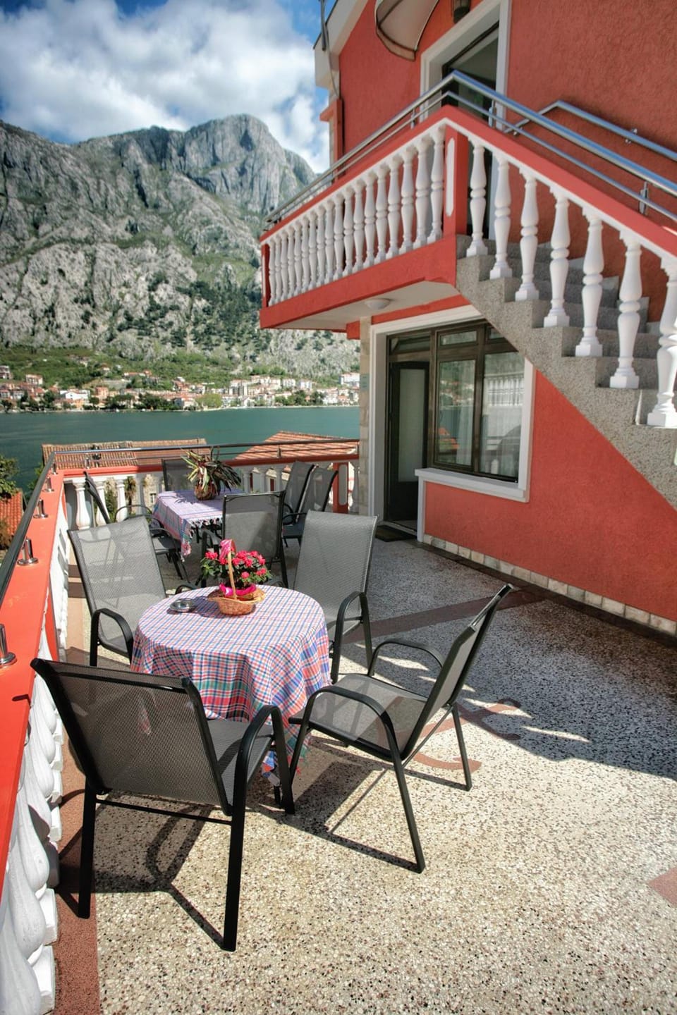 Apartments Simun Hotel in Muo