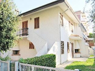 Three-room flat for 6 people with private garden no060 - By Beahost Rentals Hotel in Bibione