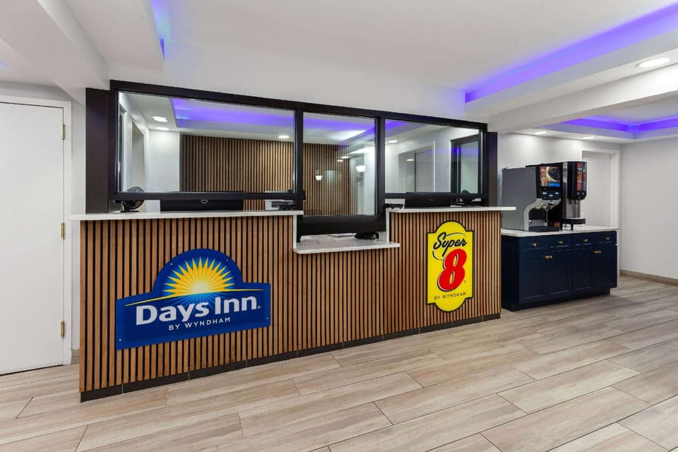 Super 8 by Wyndham Baltimore Northwest Hotel in Woodlawn