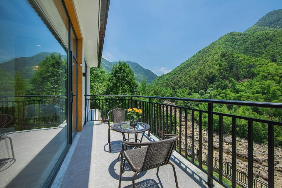 Yuye Xipan Holiday Parent-child Mountain Ye Suxi Meishu (Anji Shenxi Canyon Drifting Store) Hotel in Hangzhou