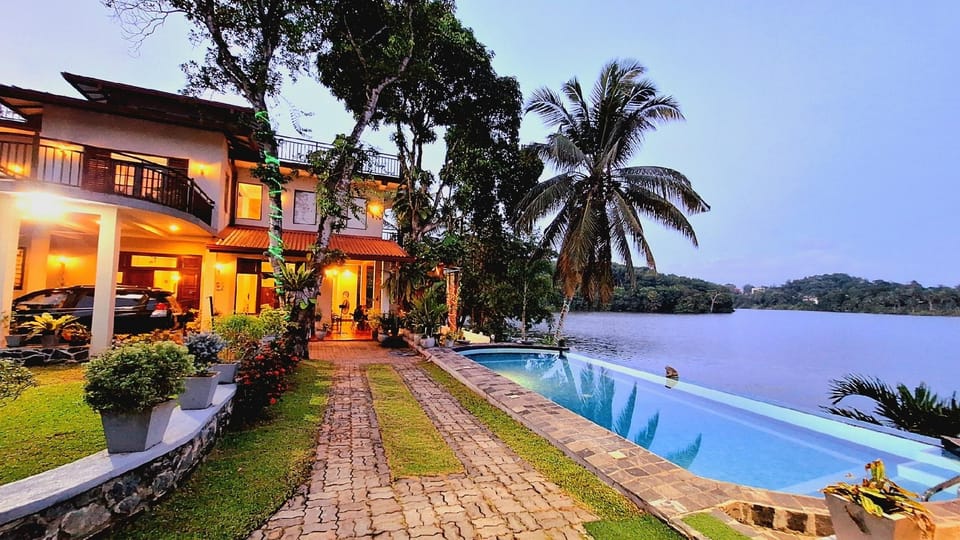 Myh Lake Front Pvt Villa with Staff, Near City, Inc Free Breakfast Resort in Western Province