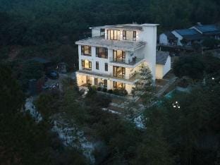 Anji Wuli Shanye·Light Luxury Holiday Meishu Hotel in Zhejiang