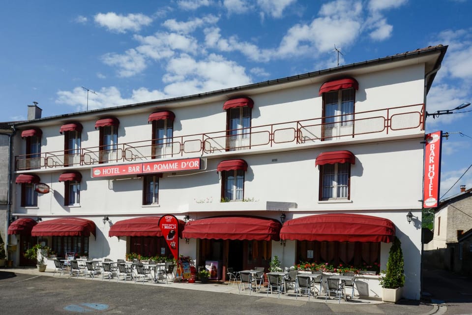 HOTEL DE LA POMME D'OR Hotel in Bourgogne-Franche-Comté
