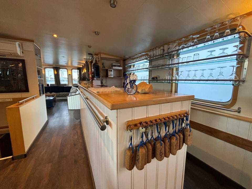 Hotelboat Iris Hotel in Amsterdam