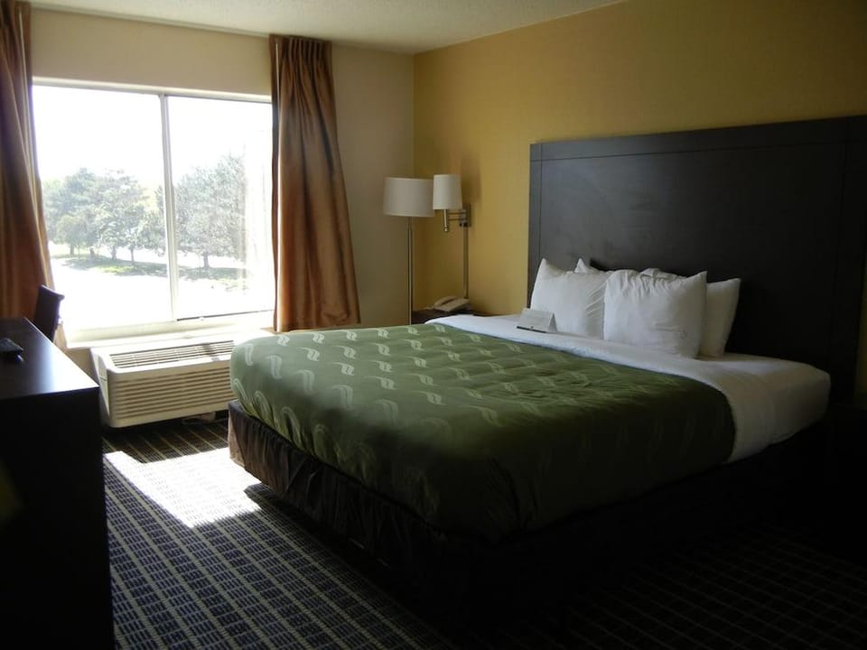 Quality Inn Holland - Toledo Hotel in Holland