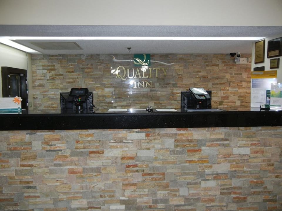Quality Inn Holland - Toledo Hotel in Holland