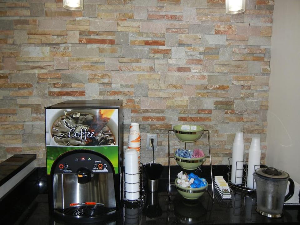 Quality Inn Holland - Toledo Hotel in Holland
