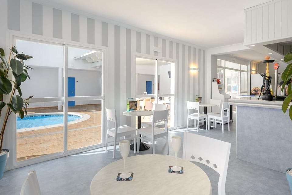 Aparhotel Vibra Central City - Adults Only Hotel in Sant Antoni Portmany