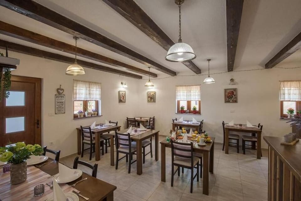 Imperial house Hotel in Jezerce