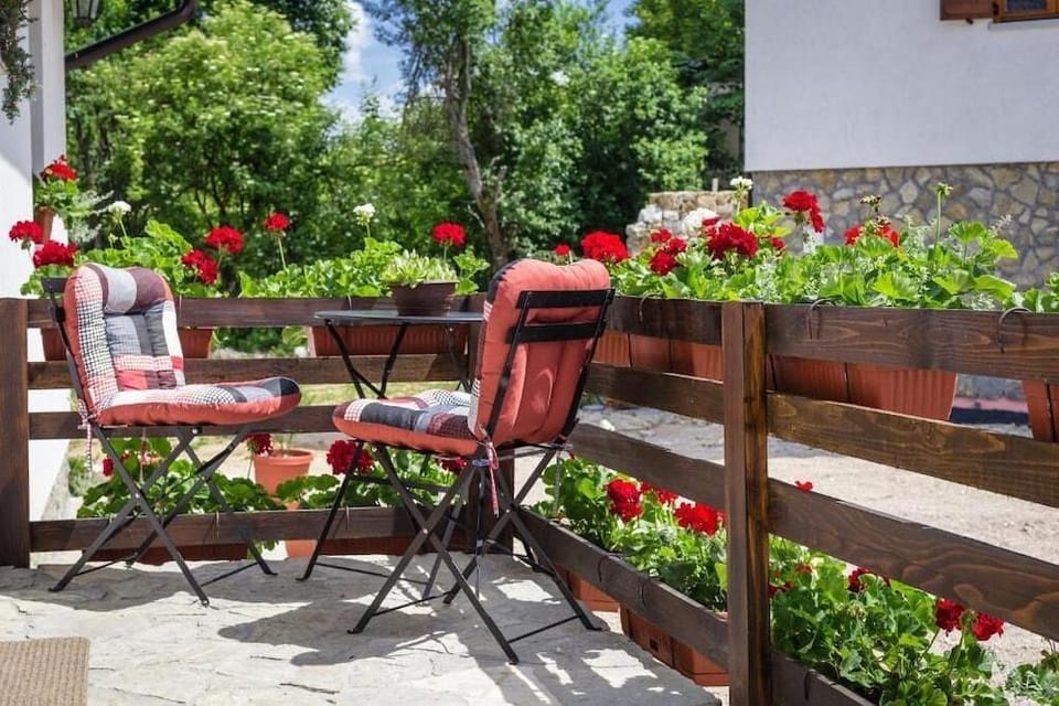 Imperial house Hotel in Jezerce