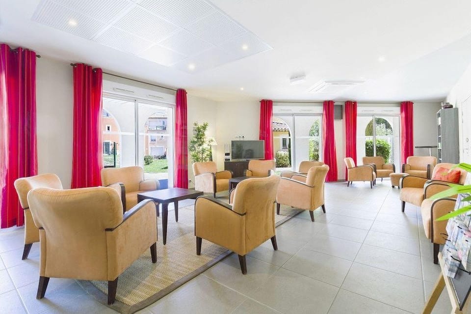 Appart'Hotel Garden & City Rousset Hotel in French Riviera