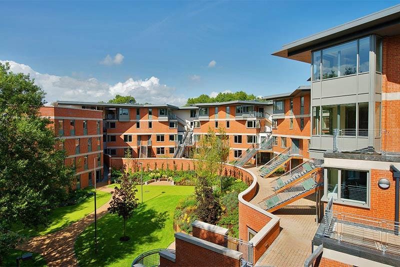 Queens University Belfast - Elms Village Hotel in Belfast