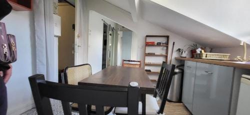 Cozy attic Clichy Levallois Hotel in Levallois-Perret