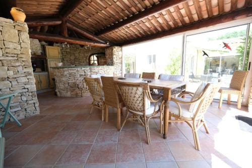 Very pleasant vacation rental with heated pool in the Luberon Hotel in Apt