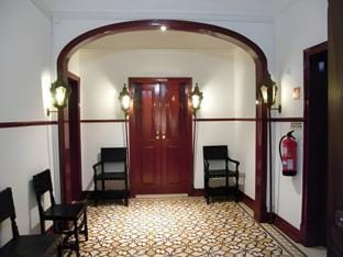 Burgos Guest House Hostel in Evora