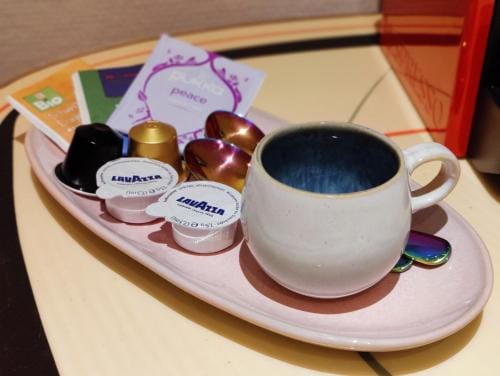 Spacious & comfortable guestrooms w private bathrooms near Koelnmesse & Lanxess Arena, free parking, Hotel in Cologne