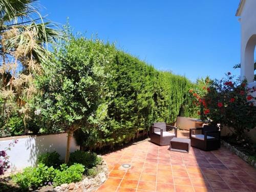 DELUXE Studio ATHOS 50 MP Garden patio BENALMADENA Golf & Beach Hotel in Benalmadena