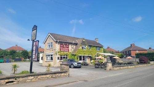 the jackdaw pub SELF CATERING STATIC CARAVAN free breakfast supplied Hotel in Selby