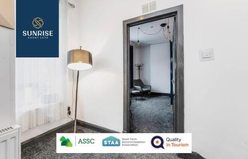 LAW 5 - DIGS - INVOICE and REDUCED PRICE only via SUNRISE SHORT LETS DUNDEE, 2 rooms, 4 Double Beds, Hotel in Dundee