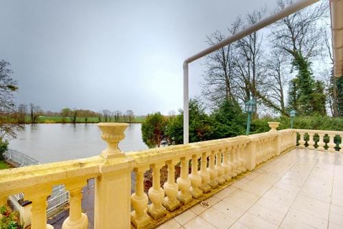 Chambre au Manoir de l'Onde, au bord de l'Yonne, pres de Sens Hotel in Île-de-France