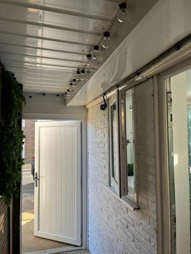 Central ensuite guest unit with air conditioning and free on street parking Hotel in Hove