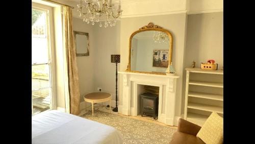 Central Truro! Large Double Room In Victorian Property Hotel in Truro