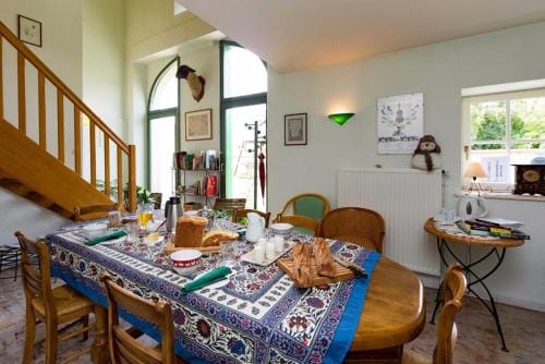 Une Poule Sur un mur, chambre d'hote a Soulosse Hotel in Vosges