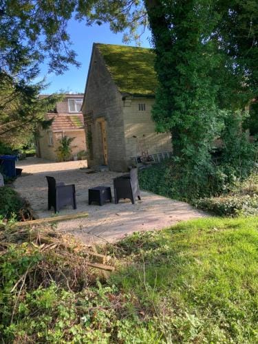 Raglans Hotel in Cotswold District