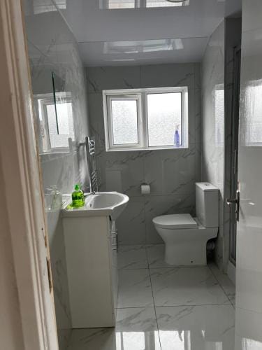 Good priced Single Rooms in Hayes Hotel in Southall