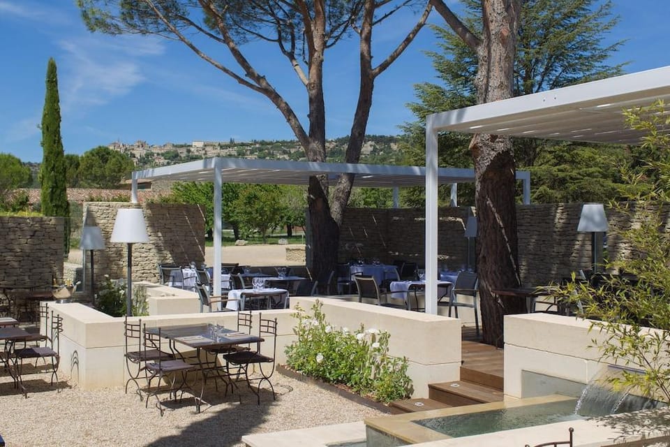 Hotel Carcarille - Restaurant le C Hotel in Gordes