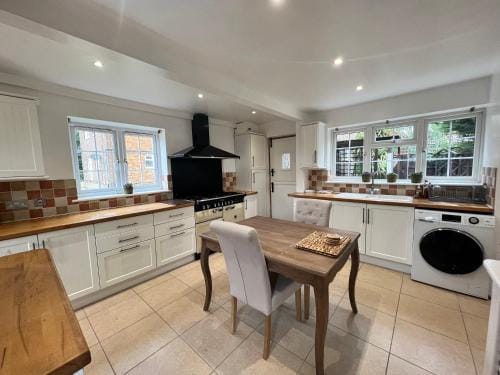 Beautiful Room for ONE Person - free Netflix, Amazon Prime & Disney plus Hotel in Bromley