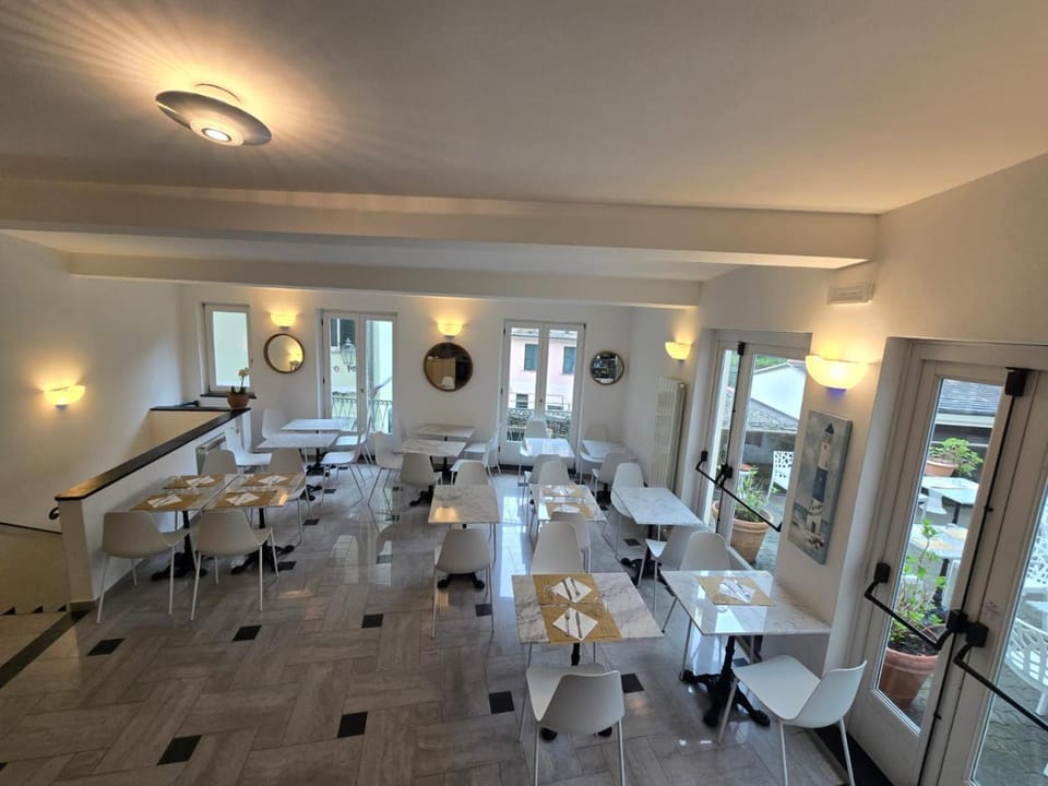 Shared lounge/TV area