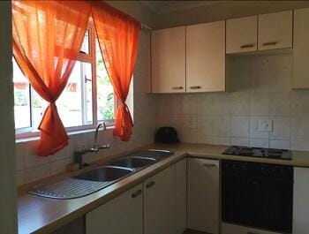 Brookside Lodge B&B Hotel in Africa
