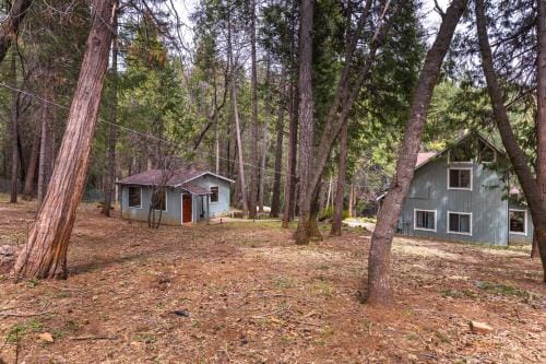 Little House in the Big Woods Hotel in Sierra Nevada