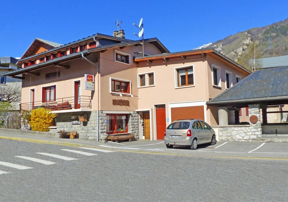 Hotel Arolla Hotel in La Plagne-Tarentaise