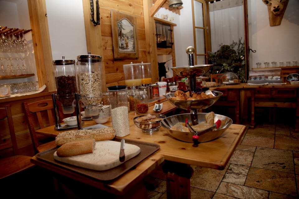 Hotel Restaurant de la Chaussee Hotel in Briançon
