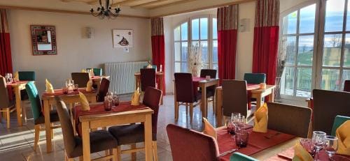 Logis Hotel Restaurant & Spa les Remparts Hotel in Auvergne-Rhône-Alpes